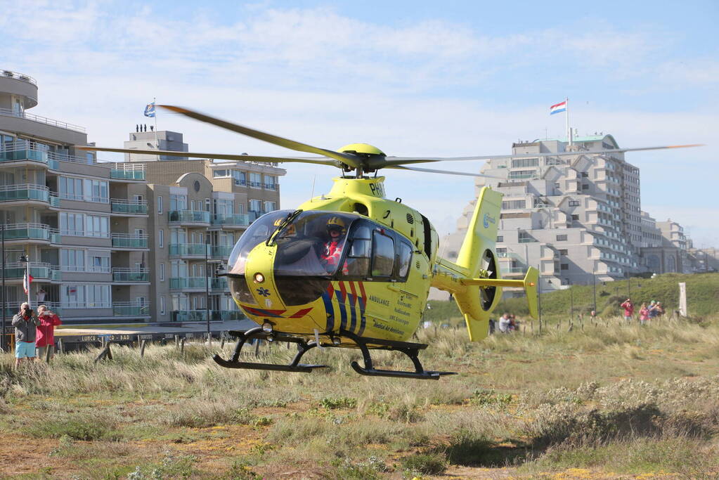 Inzet traumahelikopter op boulevard trekt veel bekijks