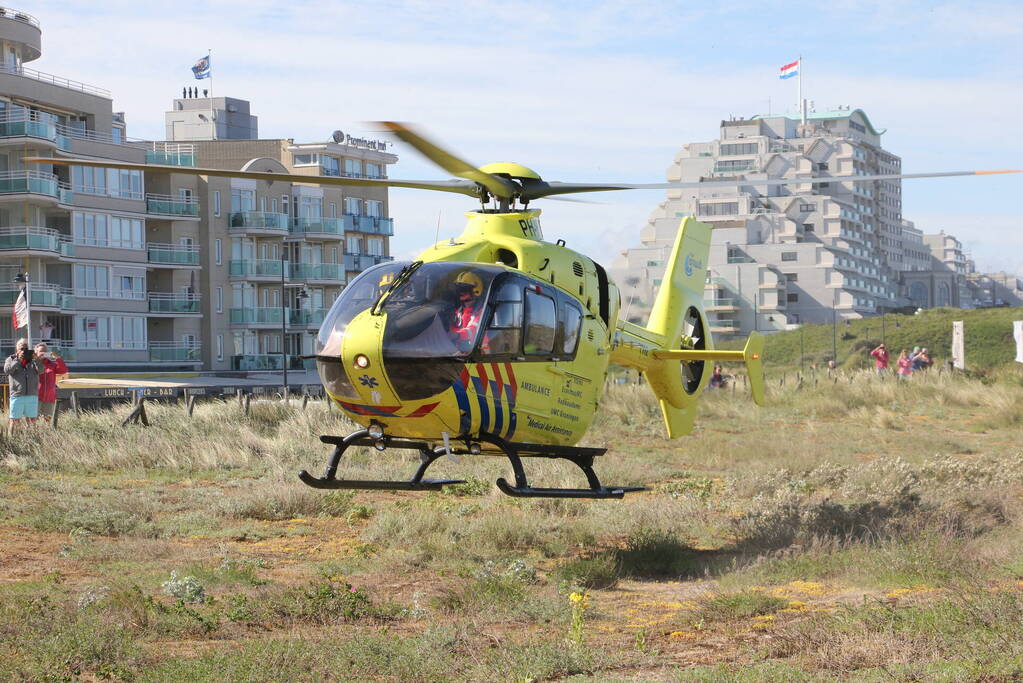 Inzet traumahelikopter op boulevard trekt veel bekijks