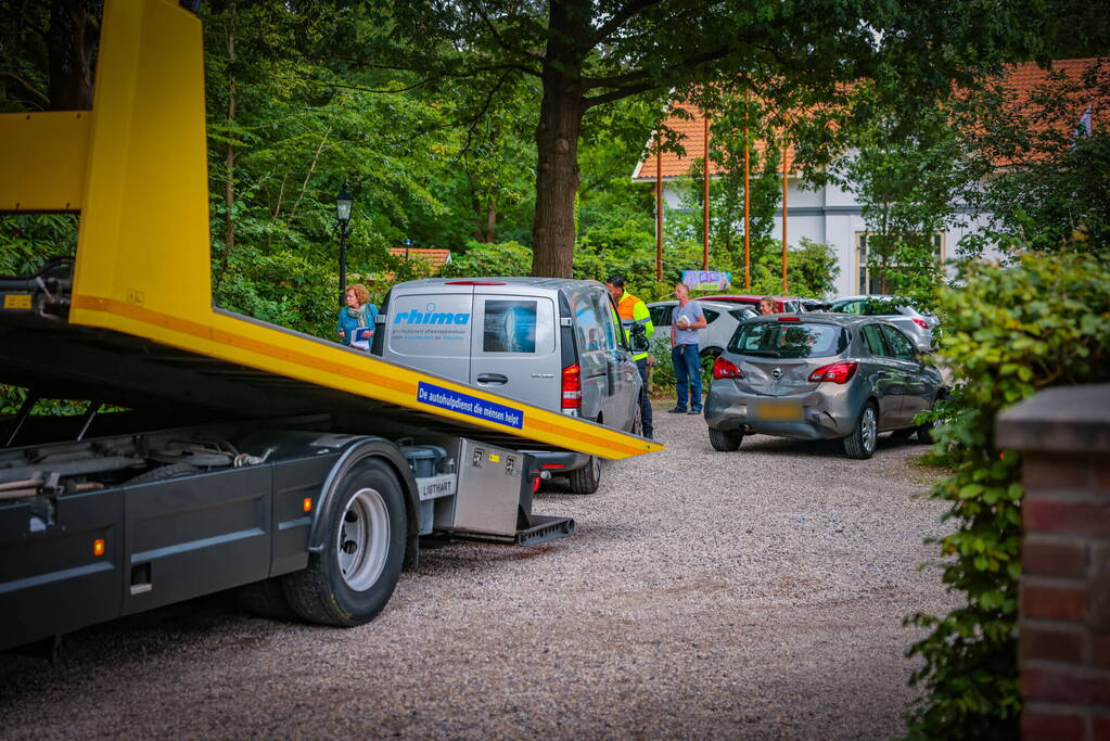 Drie voertuigen beschadigd bij ongeval op parkeerterrein