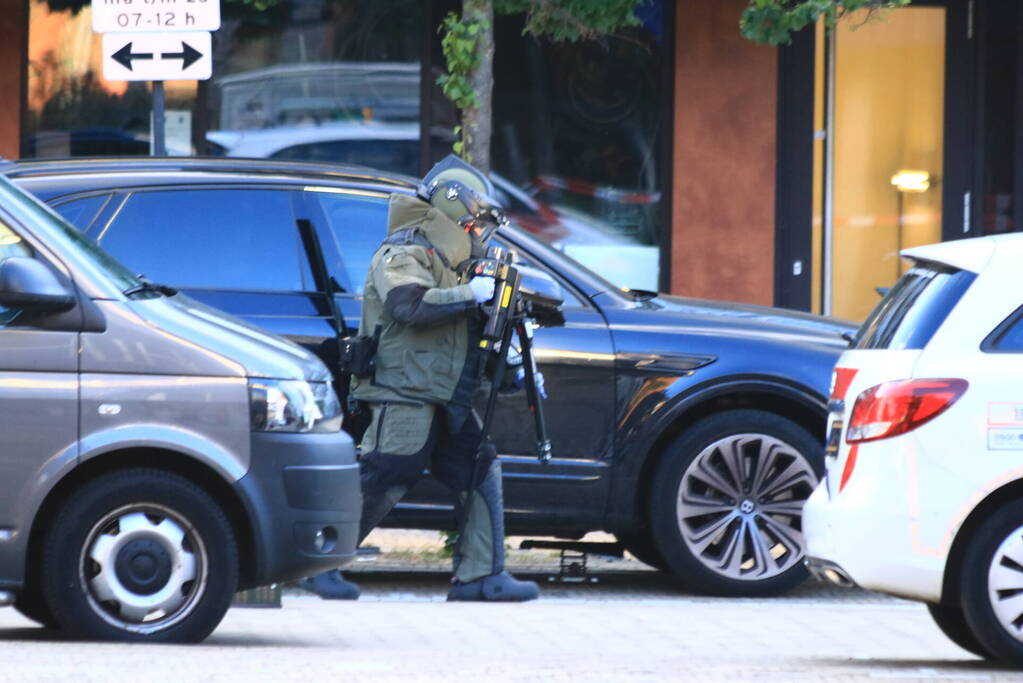 EOD zet robot in na aantreffen verdacht pakket bij Bentley