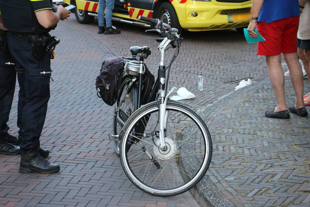 Botsing tussen fietser en bezorgscooter