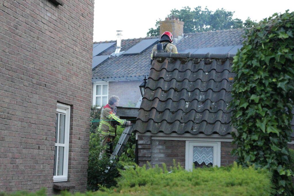 Brand in tuinhuis snel onder controle