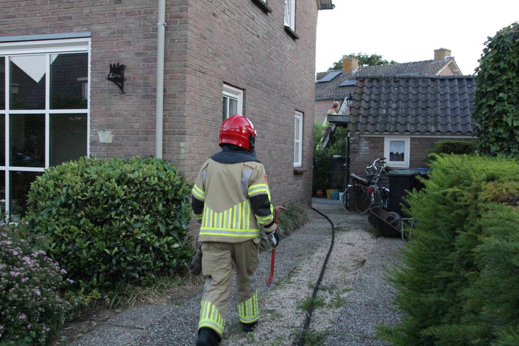 Brand in tuinhuis snel onder controle