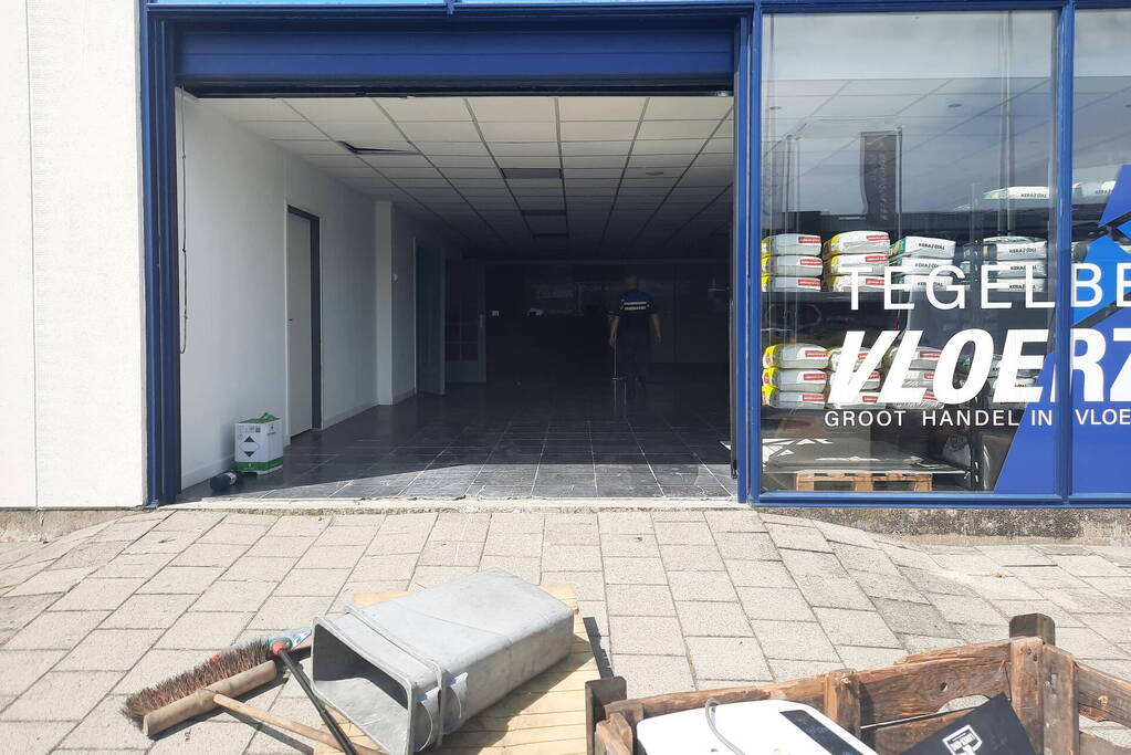 Hennepkwekerij aangetroffen in pand tegelbedrijf