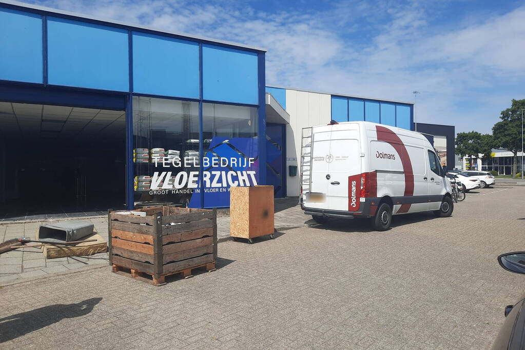 Hennepkwekerij aangetroffen in pand tegelbedrijf