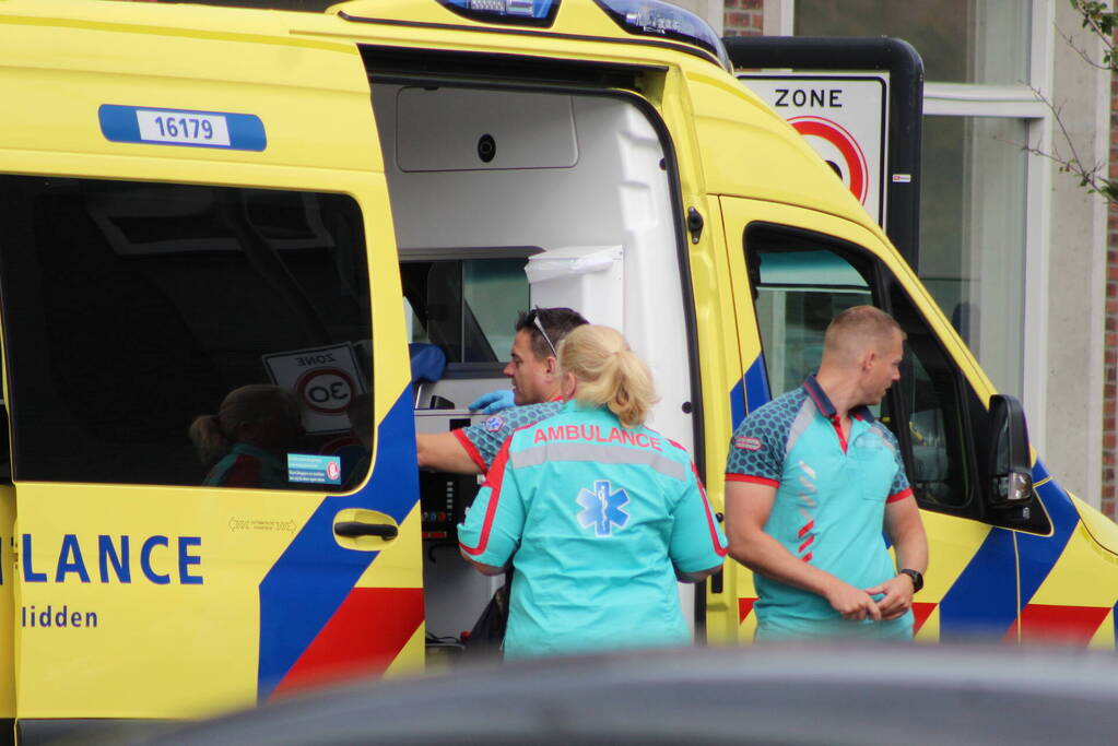 Fietsers raken elkaar op kruising