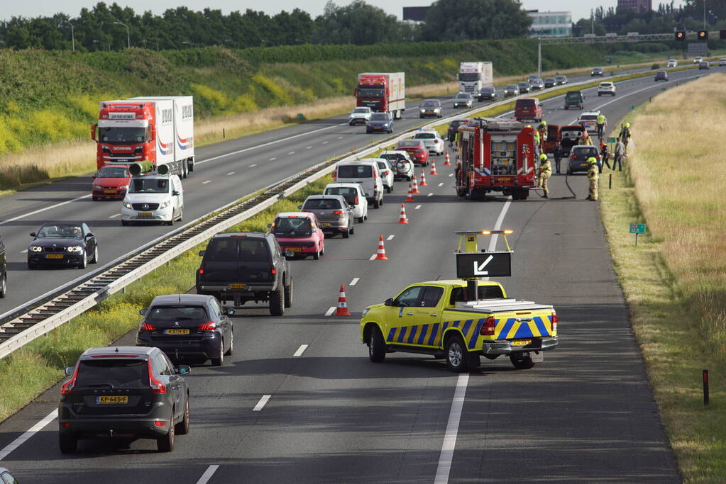 Verkeershinder door voertuigbrand op snelweg