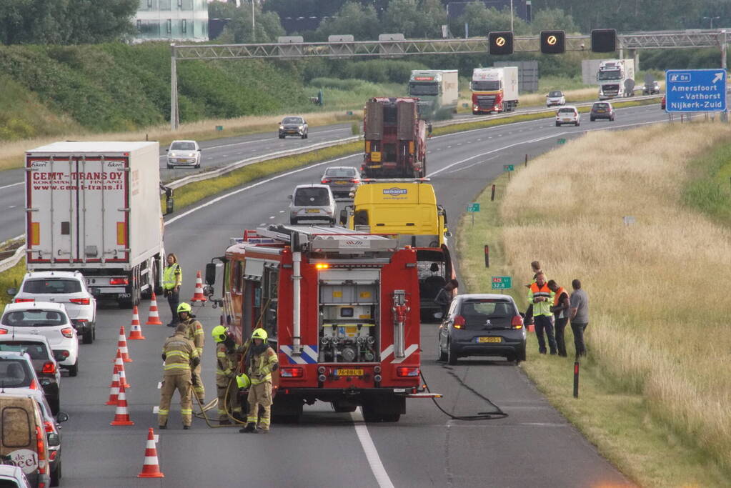 Verkeershinder door voertuigbrand op snelweg