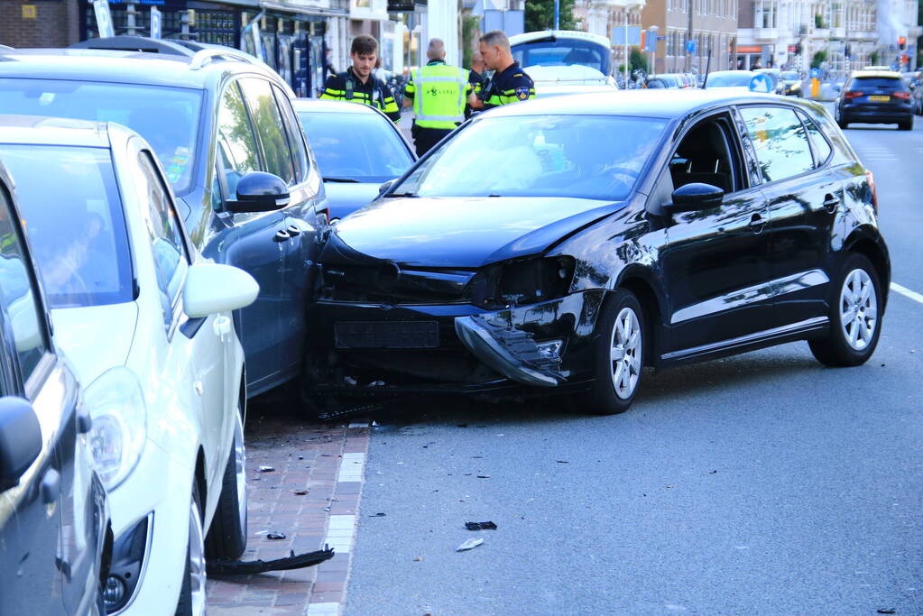 Meerdere personenauto's in botsing