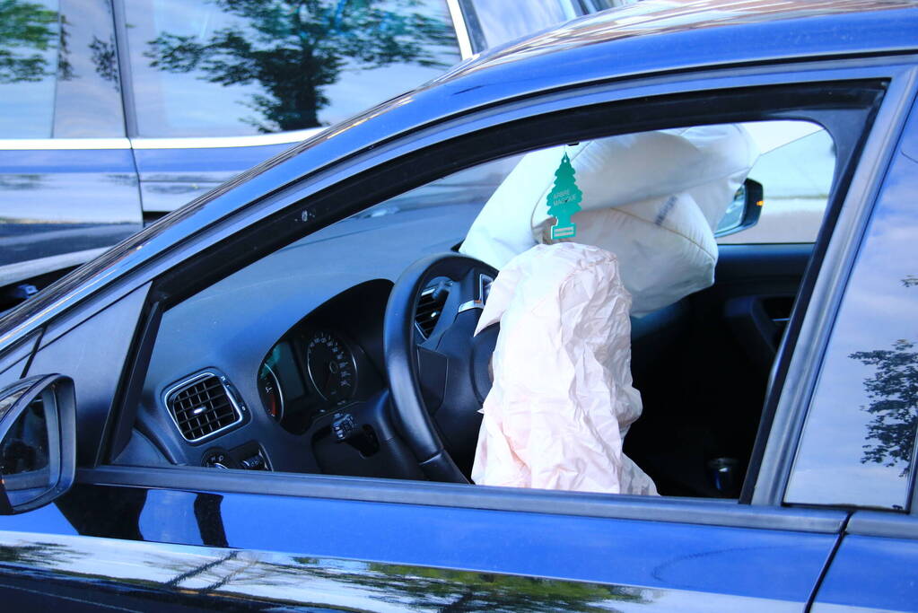 Meerdere personenauto's in botsing