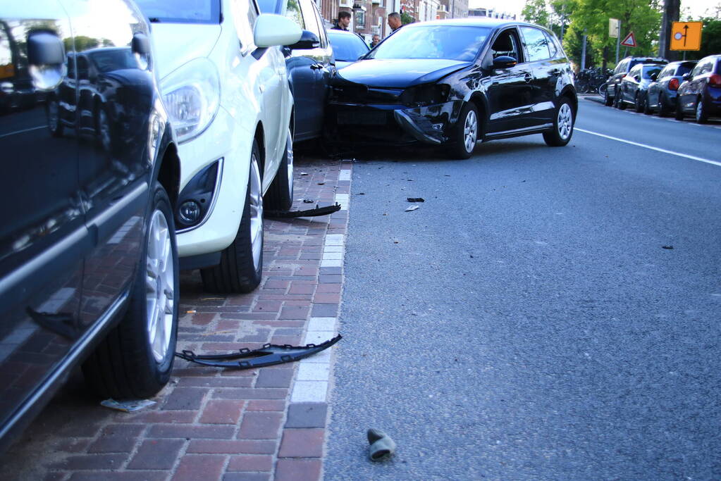 Meerdere personenauto's in botsing
