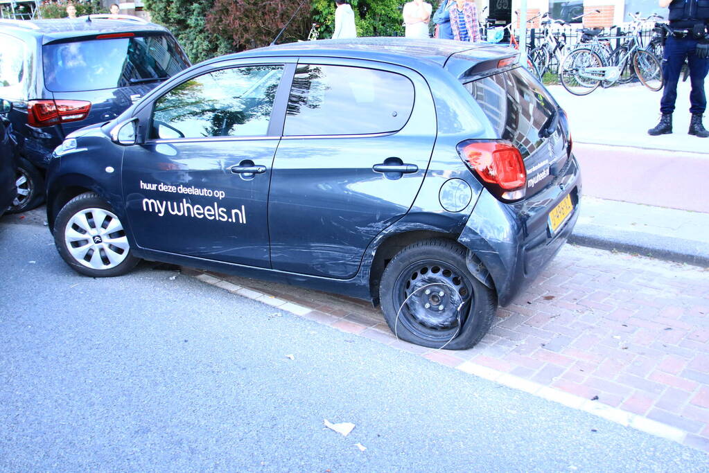 Meerdere personenauto's in botsing