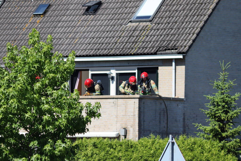 Brand op bovenste verdieping van hoekwoning