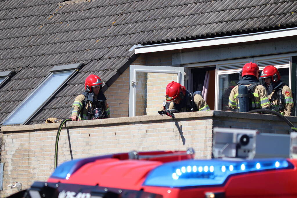 Brand op bovenste verdieping van hoekwoning
