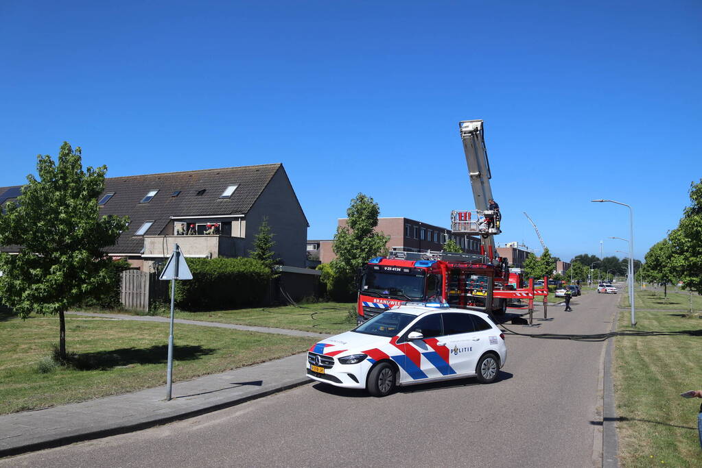 Brand op bovenste verdieping van hoekwoning