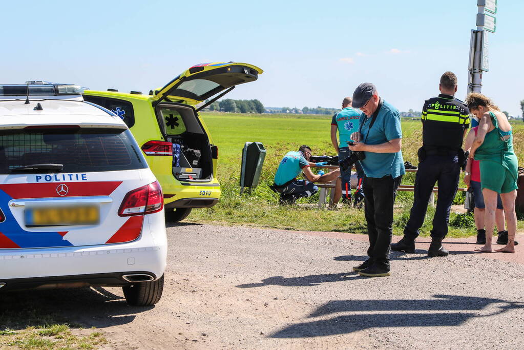 Vrouw valt te water en raakt gewond