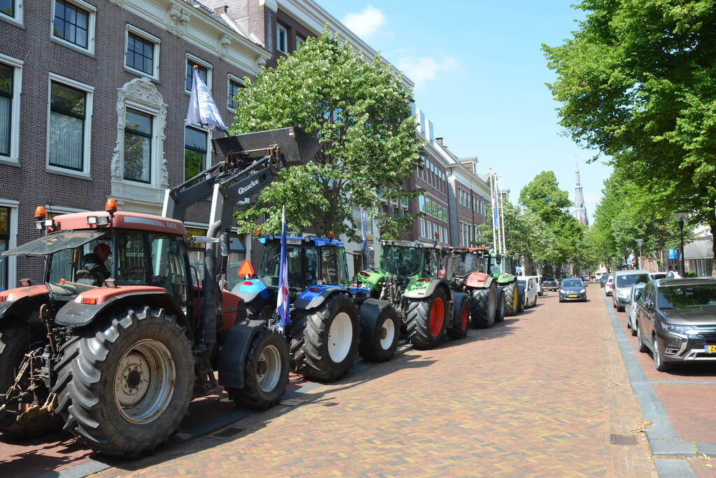 Boeren voeren actie bij Provinciehuis