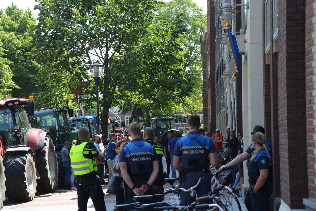 Boeren voeren actie bij Provinciehuis