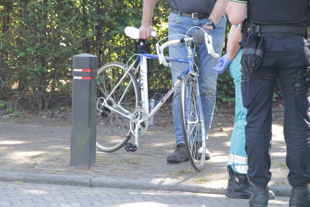 Wielrenner gewond bij aanrijding met bestelwagen
