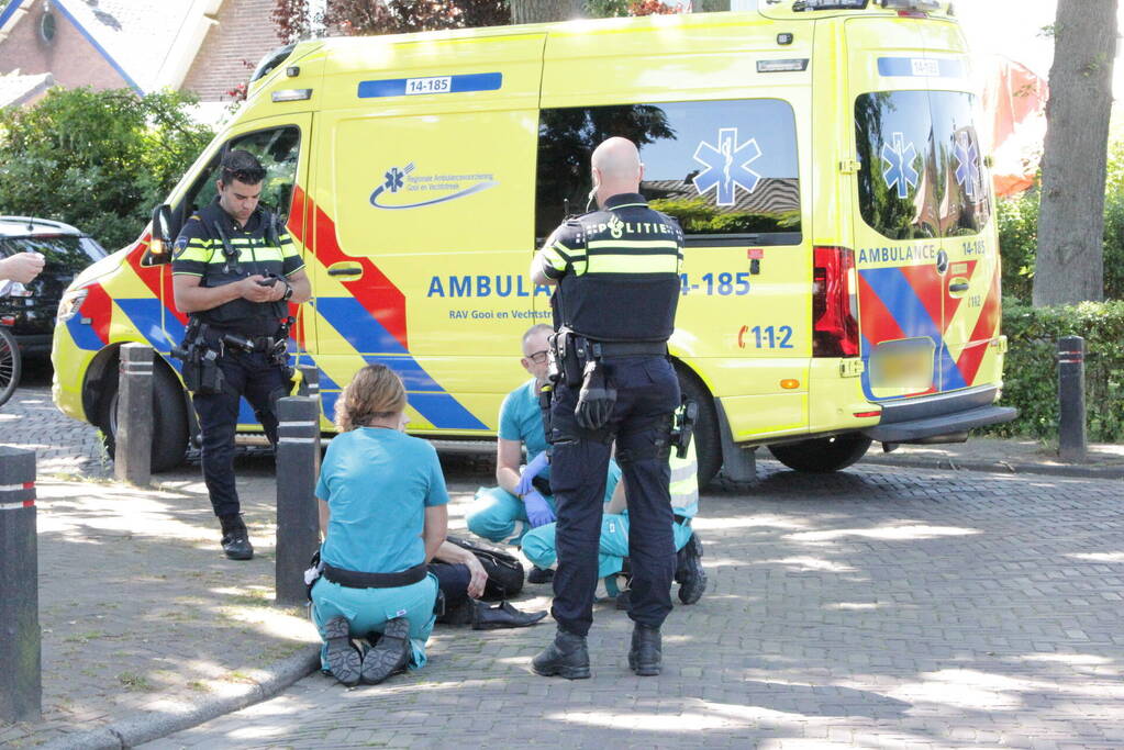 Wielrenner gewond bij aanrijding met bestelwagen