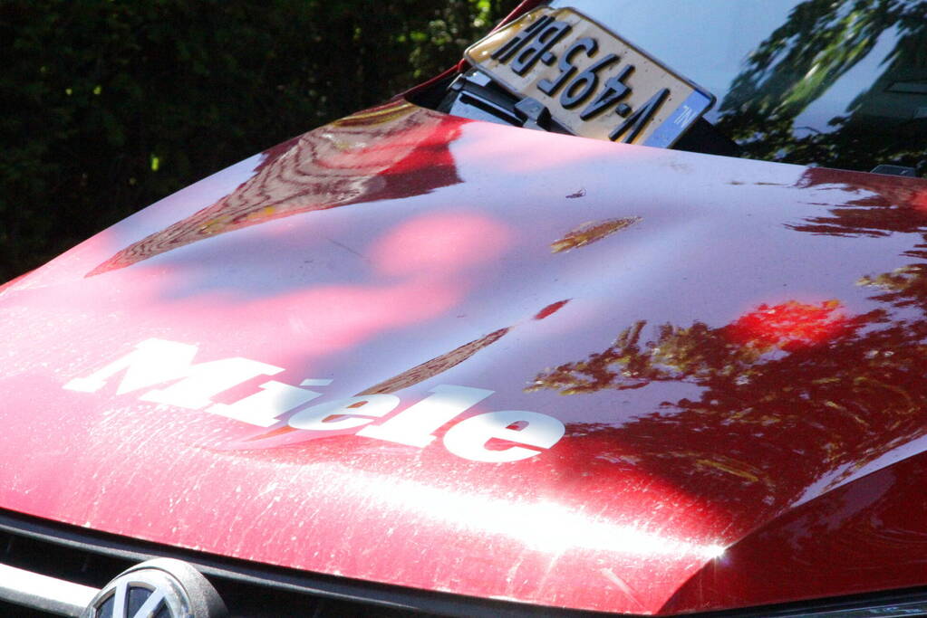 Wielrenner gewond bij aanrijding met bestelwagen