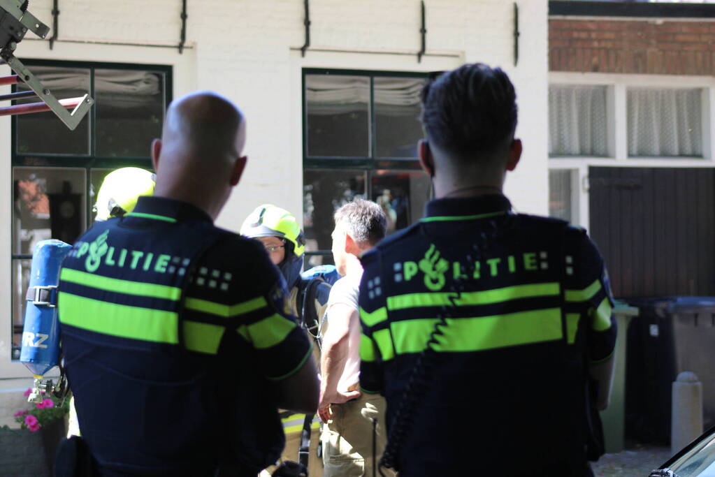 Brand in schuur tussen twee woningen