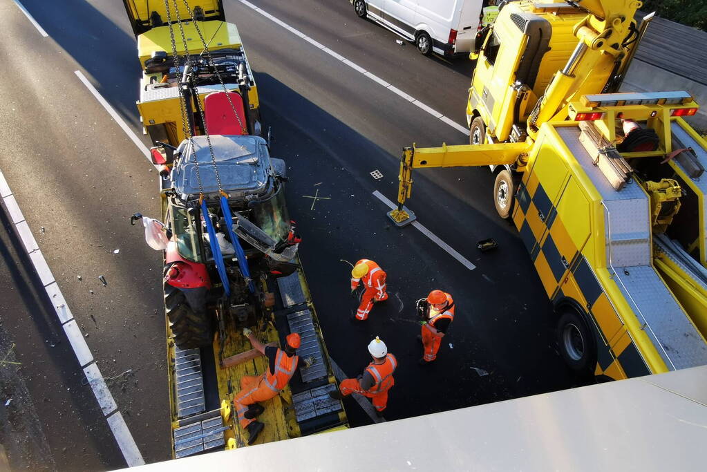 Snelweg afgesloten na ongeval met tractor