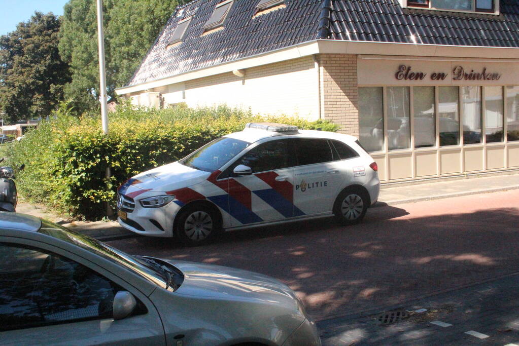 Aanrijding tussen scooter en oudere fietser