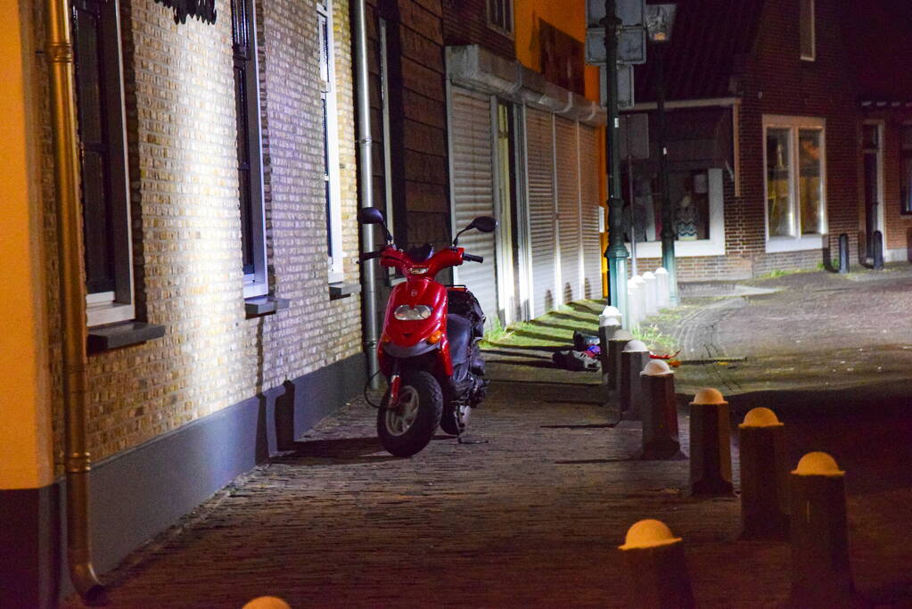 Scooterrijder gewond bij botsing met paal