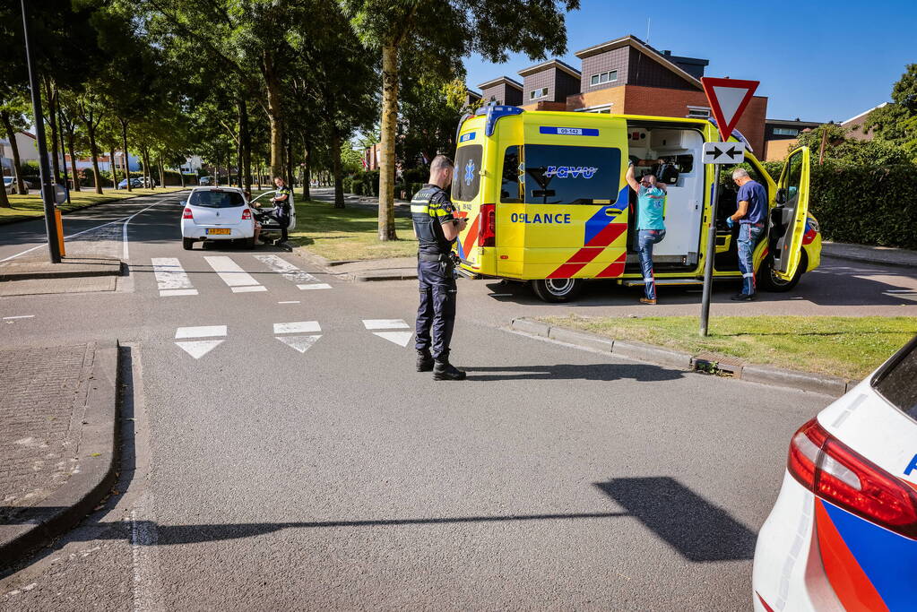 Scooter aangereden op rotonde in Nieuwland