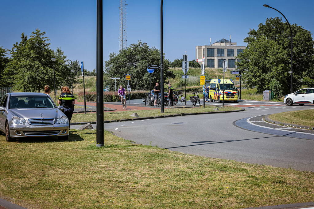 Scooter aangereden op drukke rotonde in Vathorst