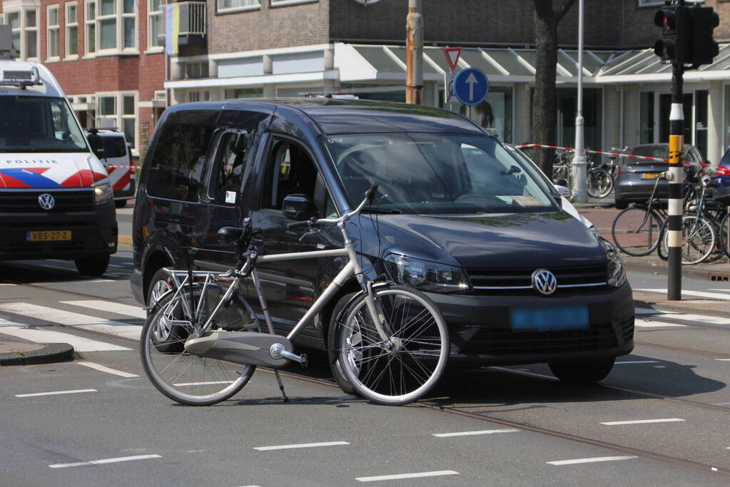 Fietser zwaargewond bij aanrijding