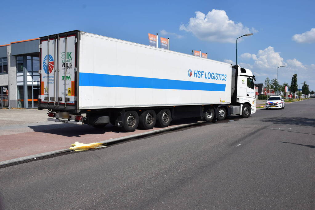 Vrachtwagen verliest liters diesel