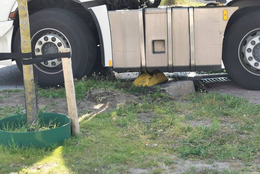 Vrachtwagen verliest liters diesel