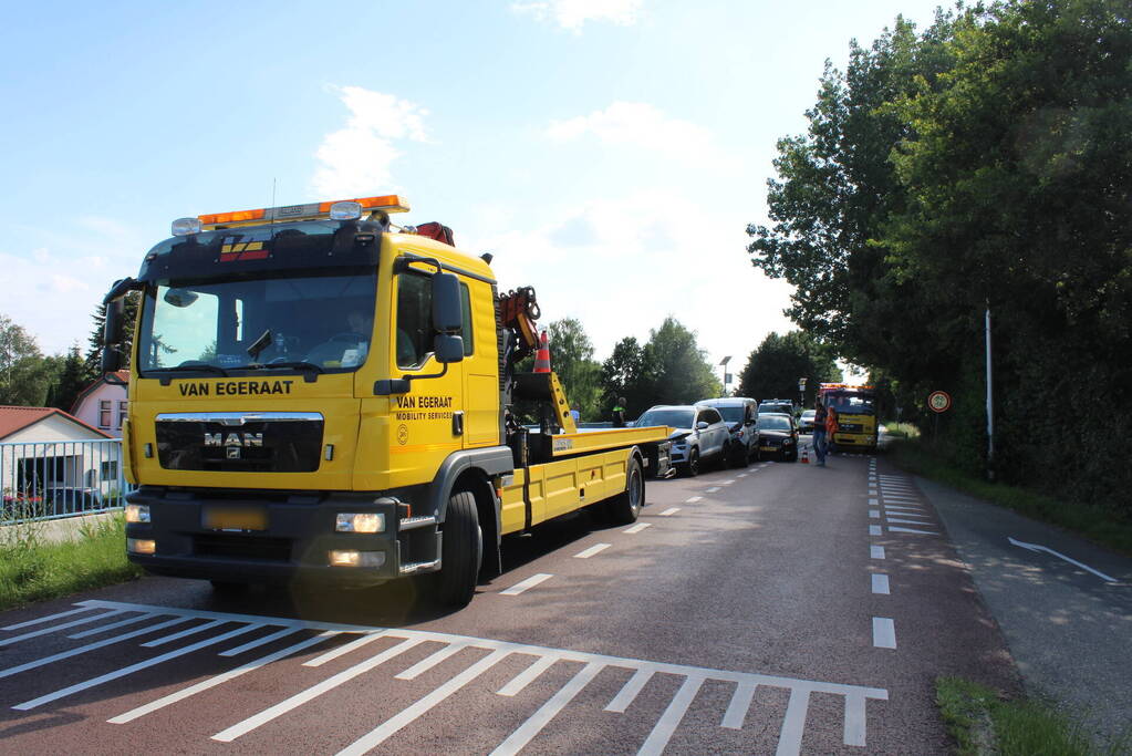 Vier voettuigen betrokken bij kettingbotsing