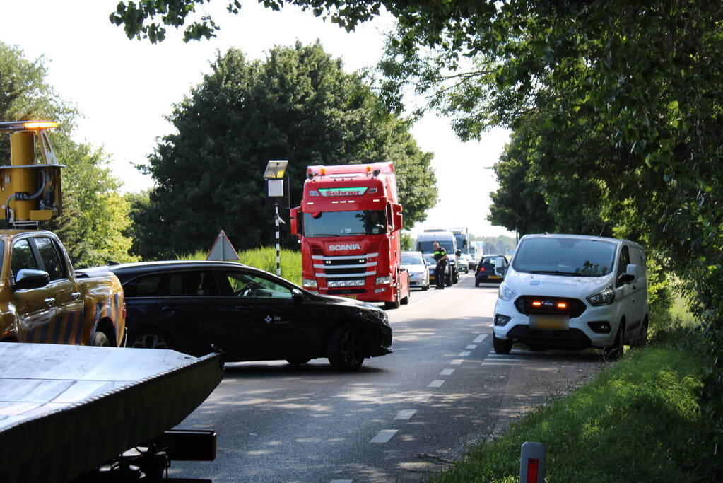 Vier voettuigen betrokken bij kettingbotsing