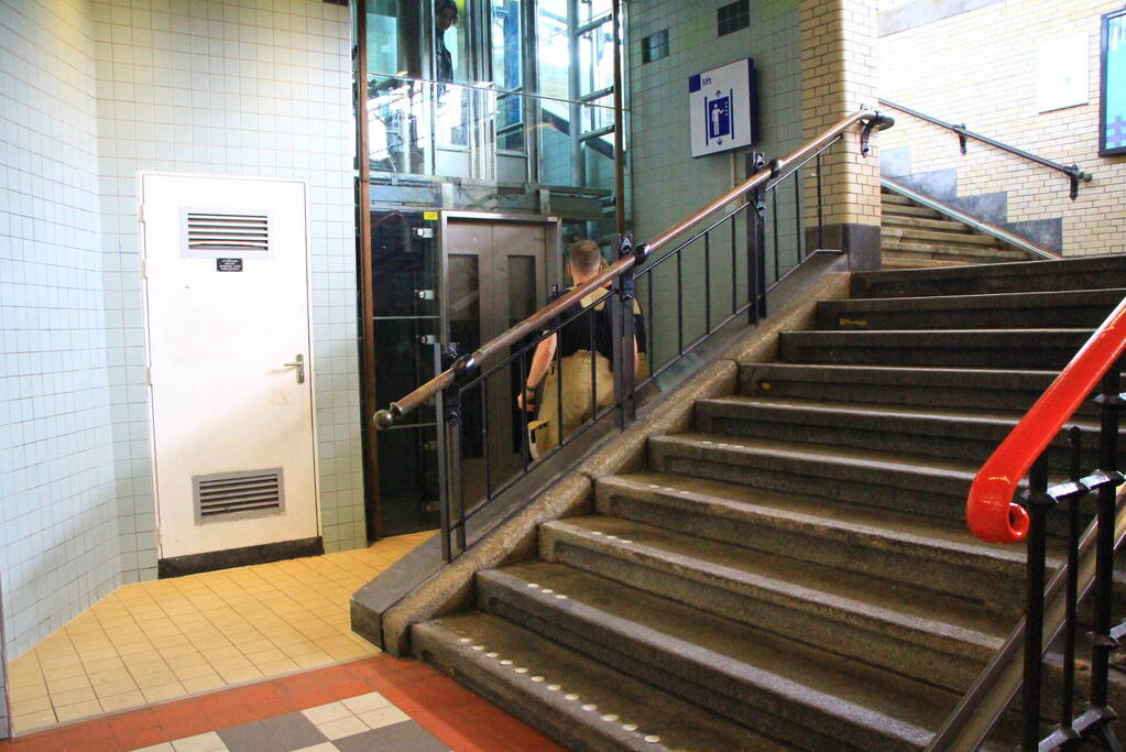 Voor de zoveelste keer lift vast op NS-station
