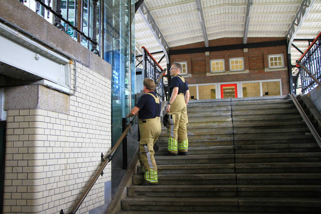 Voor de zoveelste keer lift vast op NS-station