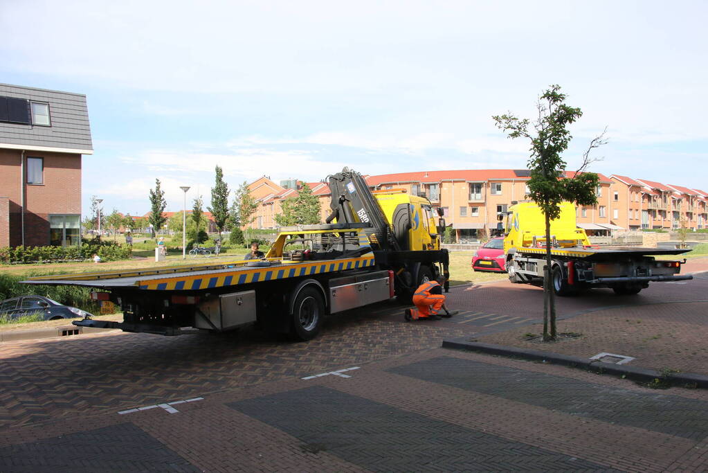 Auto te water na vergeten handrem