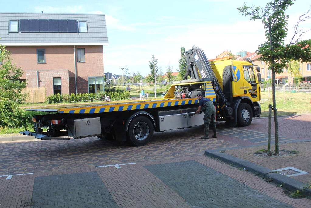 Auto te water na vergeten handrem