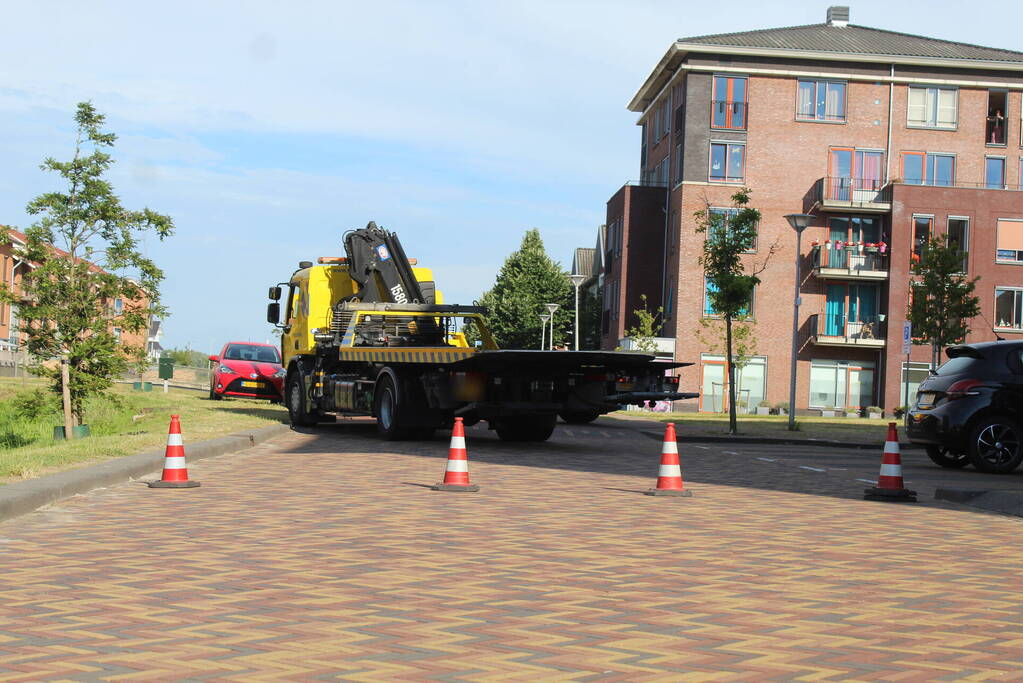 Auto te water na vergeten handrem