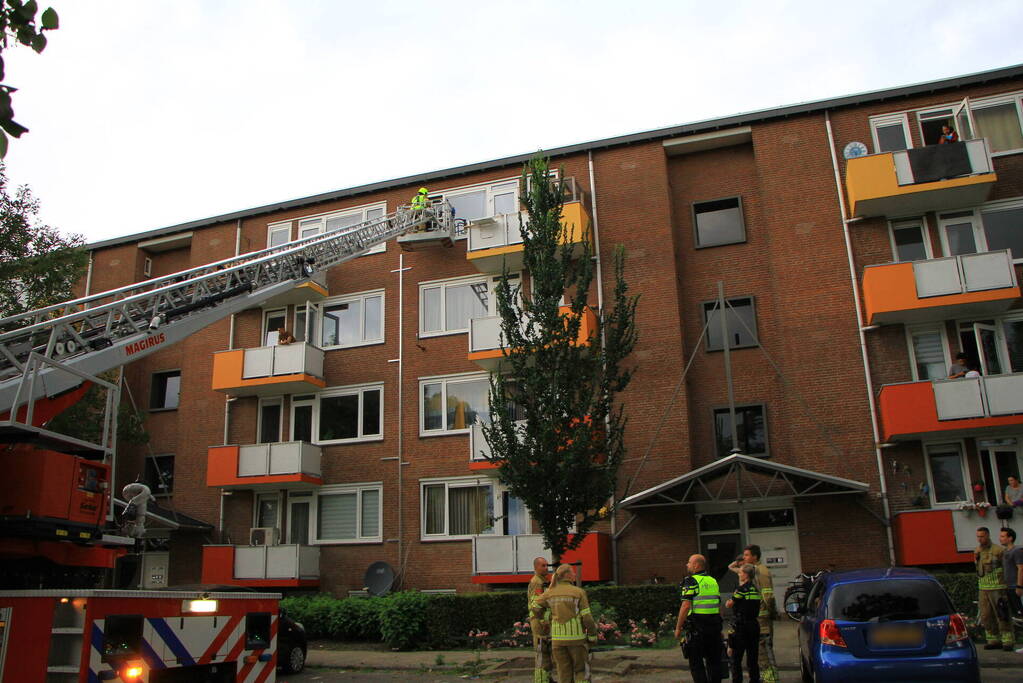 Bewoner sluit zichzelf buiten met pan nog op het vuur