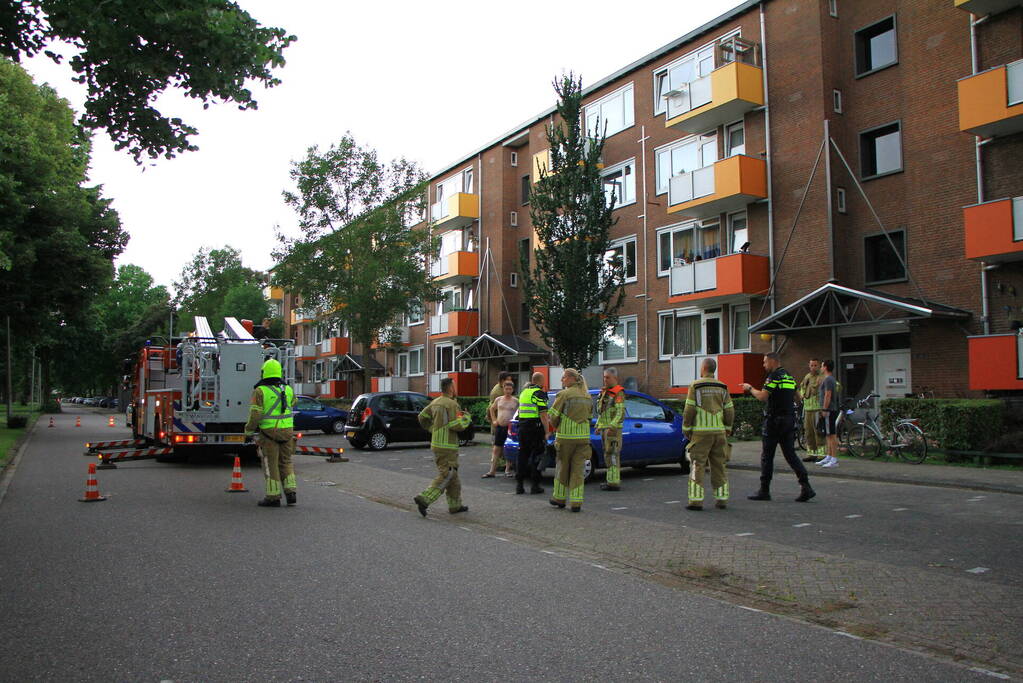 Bewoner sluit zichzelf buiten met pan nog op het vuur