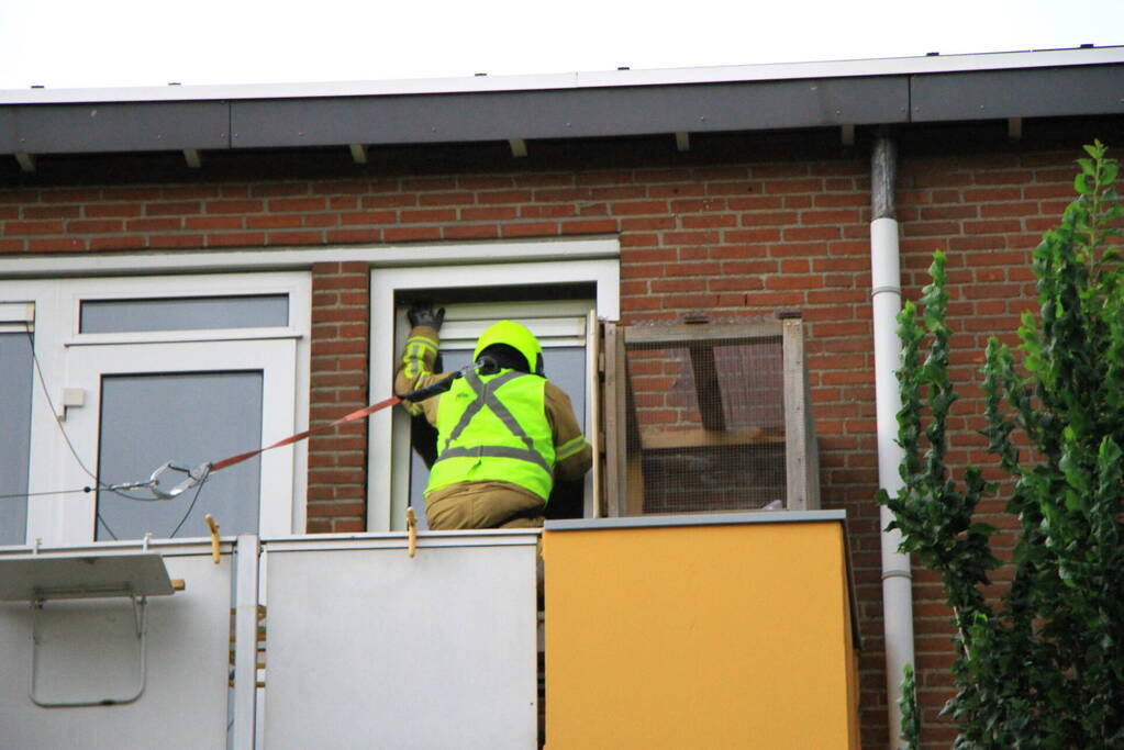 Bewoner sluit zichzelf buiten met pan nog op het vuur