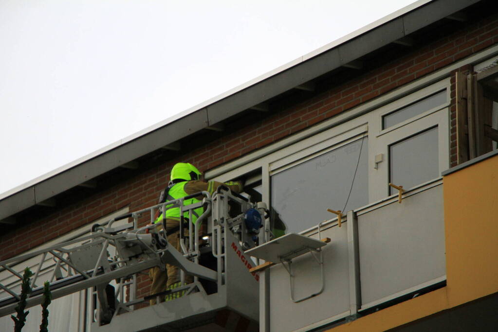 Bewoner sluit zichzelf buiten met pan nog op het vuur