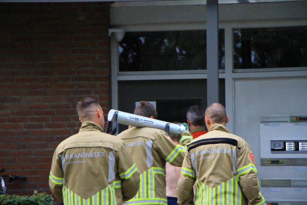 Bewoner sluit zichzelf buiten met pan nog op het vuur