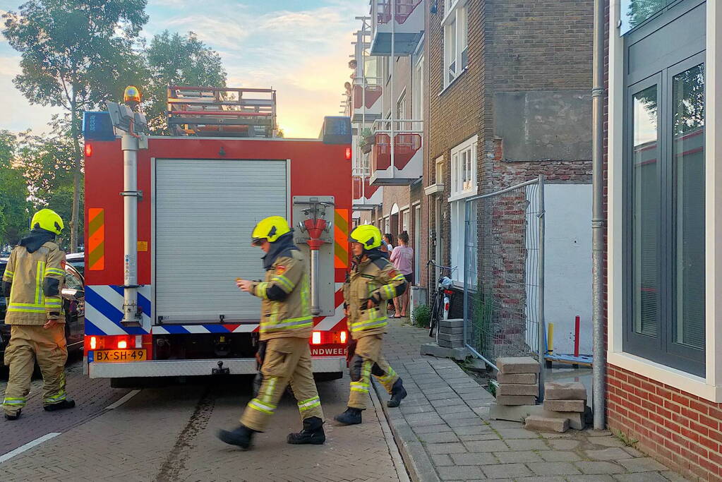 Brandweerinzet door pan op het vuur