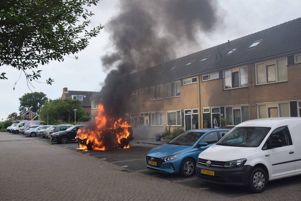 Auto volledig uitgebrand