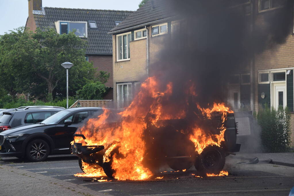 Auto volledig uitgebrand