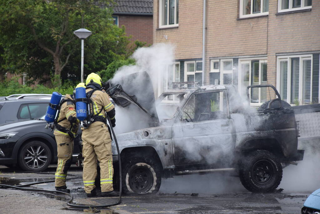 Auto volledig uitgebrand